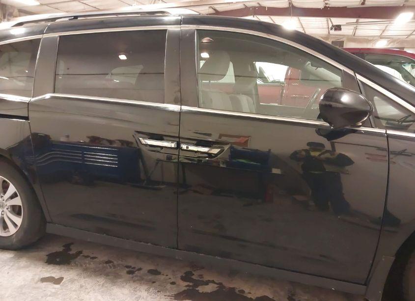 Photo 14 of 2016 Honda Odyssey SE (VIN 5FNRL5H30GB005608)