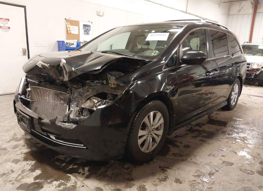 Photo 2 of 2016 Honda Odyssey SE (VIN 5FNRL5H30GB005608)