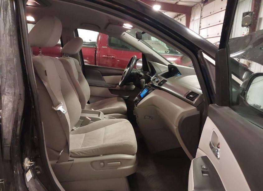 Photo 5 of 2016 Honda Odyssey SE (VIN 5FNRL5H30GB005608)