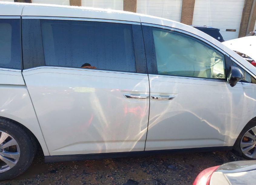 Photo 12 of 2016 Honda Odyssey SE (VIN 5FNRL5H30GB011280)