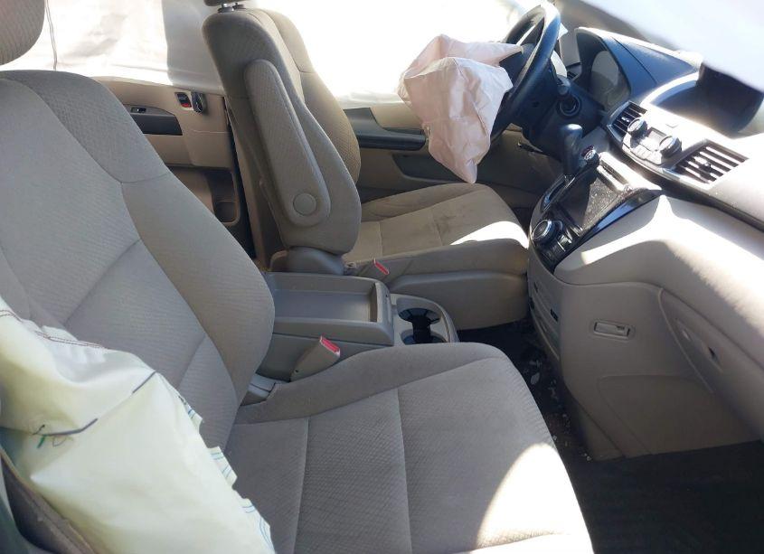 Photo 5 of 2016 Honda Odyssey SE (VIN 5FNRL5H30GB011280)