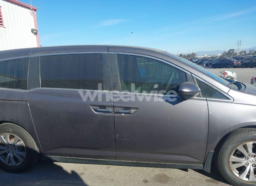 Photo 14 of 2016 Honda Odyssey SE (VIN 5FNRL5H30GB064917)