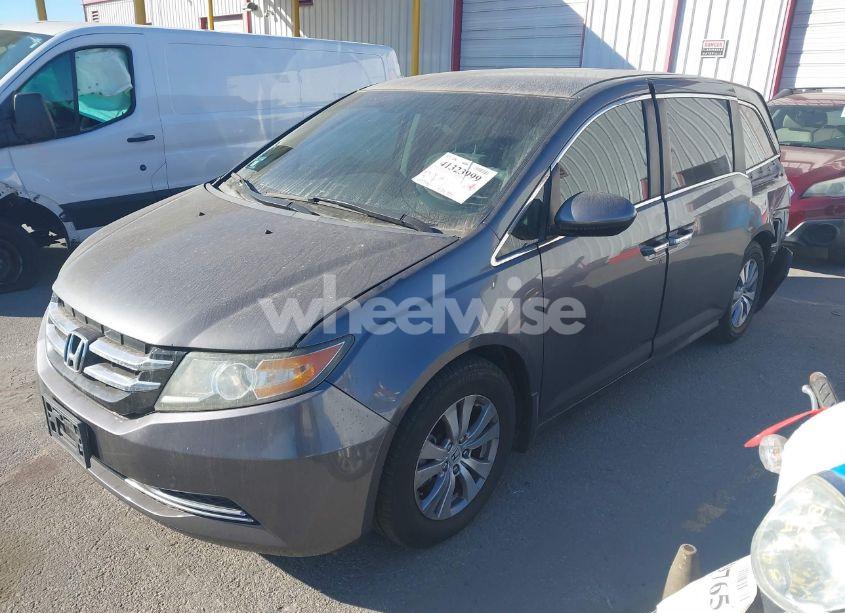 Photo 2 of 2016 Honda Odyssey SE (VIN 5FNRL5H30GB064917)