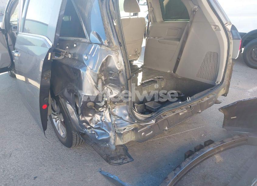 Photo 6 of 2016 Honda Odyssey SE (VIN 5FNRL5H30GB064917)