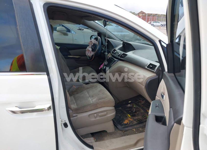 Photo 5 of 2016 Honda Odyssey SE (VIN 5FNRL5H30GB115929)