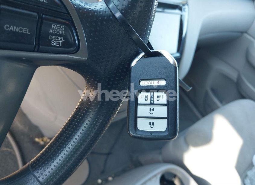 Photo 11 of 2016 Honda Odyssey SE (VIN 5FNRL5H30GB132004)