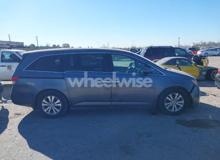 Photo 13 of 2016 Honda Odyssey SE (VIN 5FNRL5H30GB132004)
