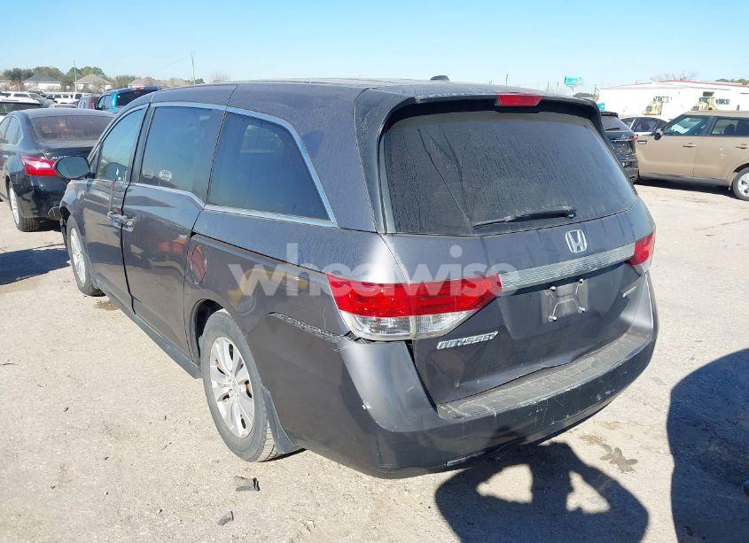 Photo 3 of 2016 Honda Odyssey SE (VIN 5FNRL5H30GB132004)