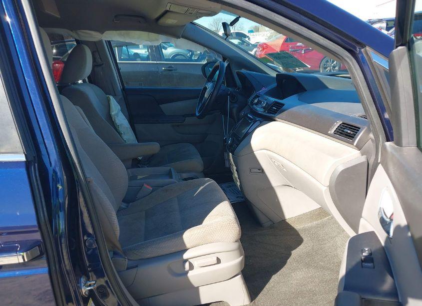 Photo 5 of 2016 Honda Odyssey SE (VIN 5FNRL5H30GB153306)