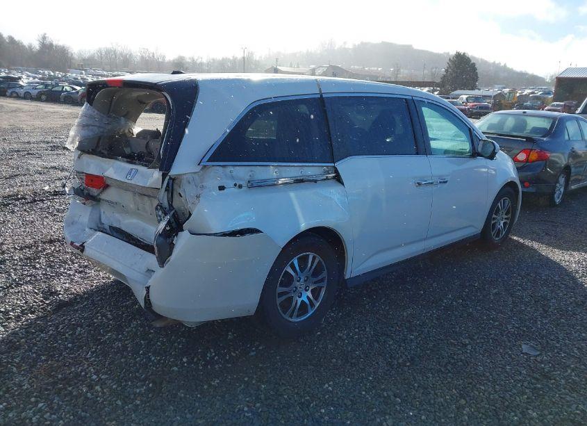 Photo 4 of 2016 Honda Odyssey SE (VIN 5FNRL5H31GB049794)