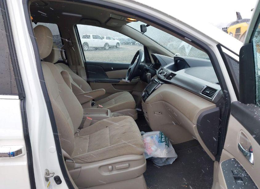 Photo 5 of 2016 Honda Odyssey SE (VIN 5FNRL5H31GB049794)