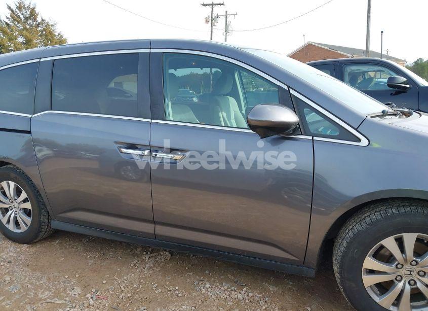 Photo 13 of 2016 Honda Odyssey SE (VIN 5FNRL5H31GB049858)