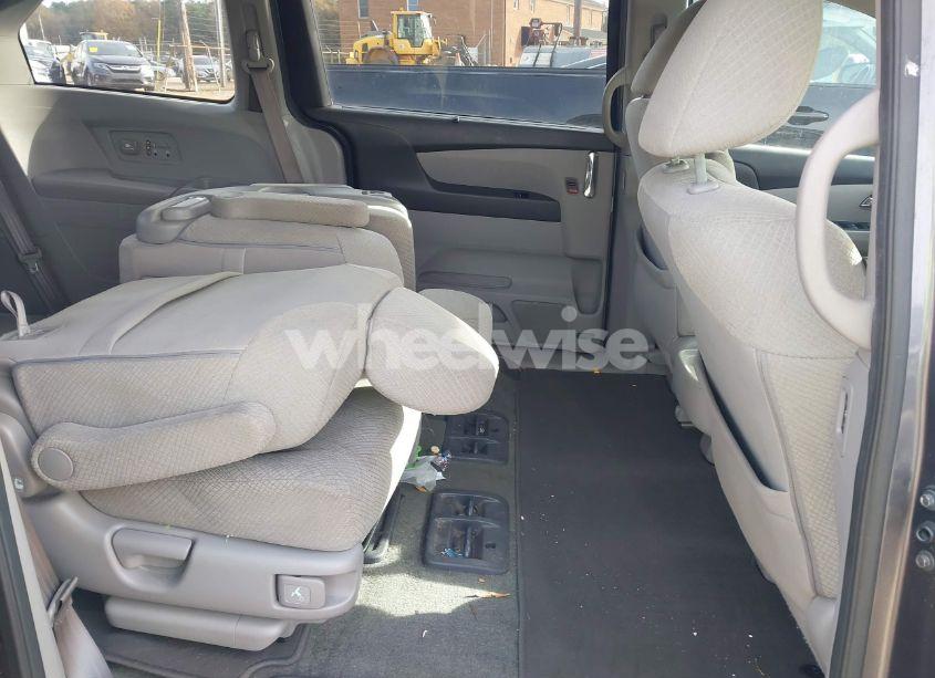 Photo 8 of 2016 Honda Odyssey SE (VIN 5FNRL5H31GB049858)