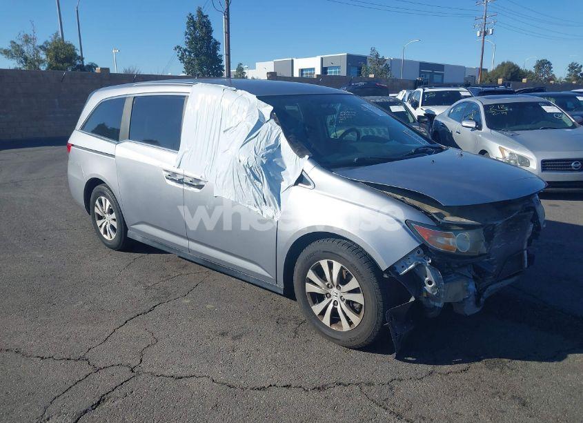 2016 Honda Odyssey SE (VIN 5FNRL5H31GB061170) main photo