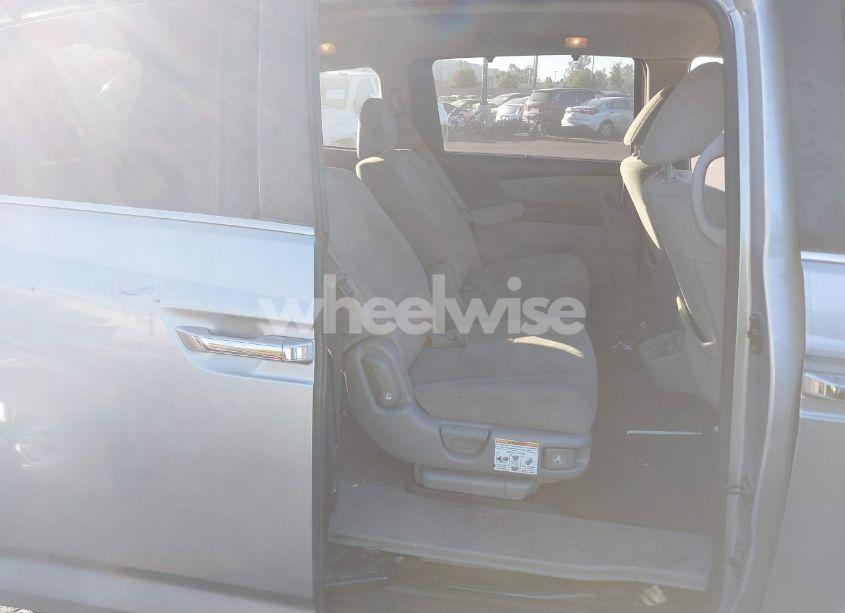 Photo 8 of 2016 Honda Odyssey SE (VIN 5FNRL5H31GB061170)