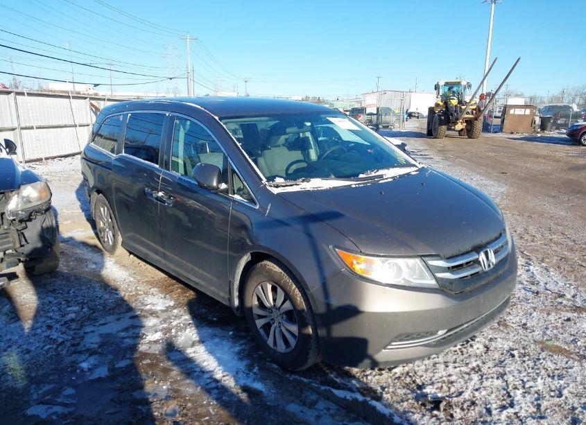 2016 Honda Odyssey SE (VIN 5FNRL5H31GB101263) main photo