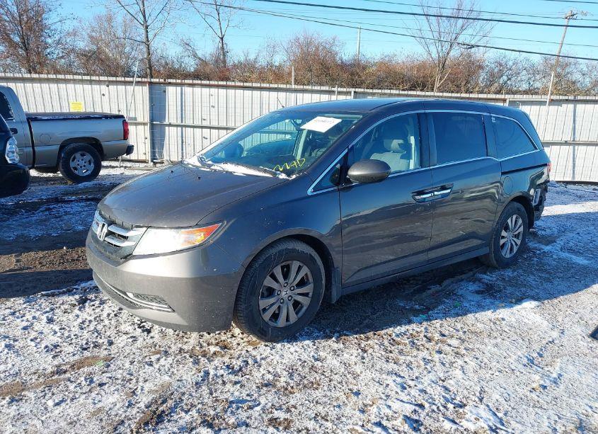 Photo 2 of 2016 Honda Odyssey SE (VIN 5FNRL5H31GB101263)