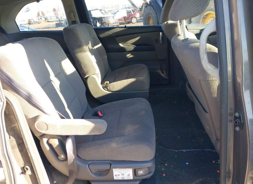 Photo 8 of 2016 Honda Odyssey SE (VIN 5FNRL5H31GB101263)