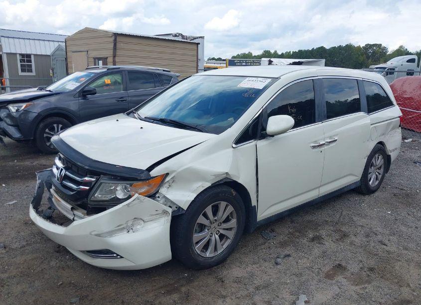 Photo 2 of 2016 Honda Odyssey SE (VIN 5FNRL5H31GB121075)