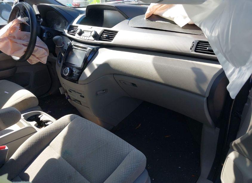 Photo 5 of 2016 Honda Odyssey SE (VIN 5FNRL5H31GB149653)