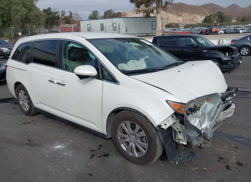 2016 Honda Odyssey SE (VIN 5FNRL5H31GB168722) main photo