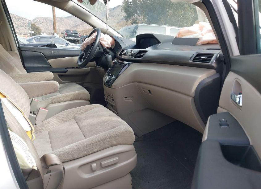 Photo 5 of 2016 Honda Odyssey SE (VIN 5FNRL5H31GB168722)