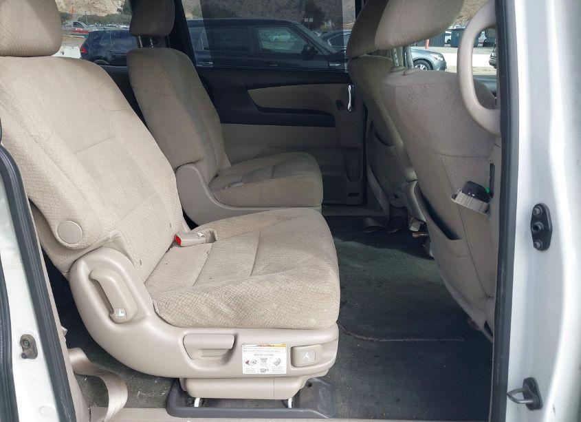 Photo 8 of 2016 Honda Odyssey SE (VIN 5FNRL5H31GB168722)