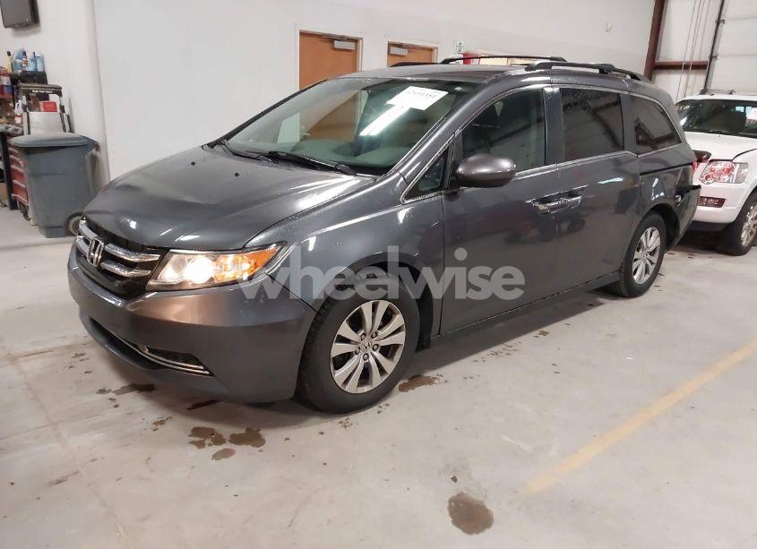Photo 2 of 2017 Honda Odyssey SE (VIN 5FNRL5H31HB026629)
