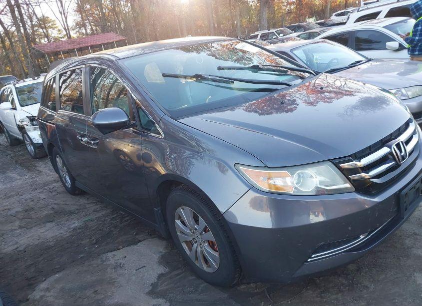 2016 Honda Odyssey SE (VIN 5FNRL5H32GB040960) main photo