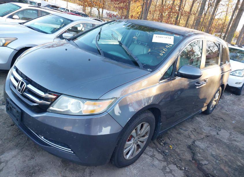 Photo 2 of 2016 Honda Odyssey SE (VIN 5FNRL5H32GB040960)