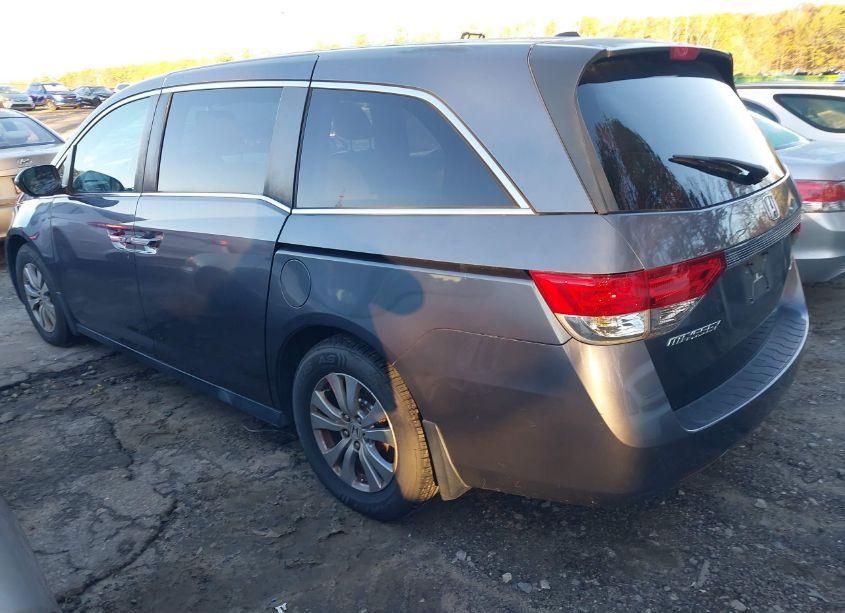 Photo 3 of 2016 Honda Odyssey SE (VIN 5FNRL5H32GB040960)
