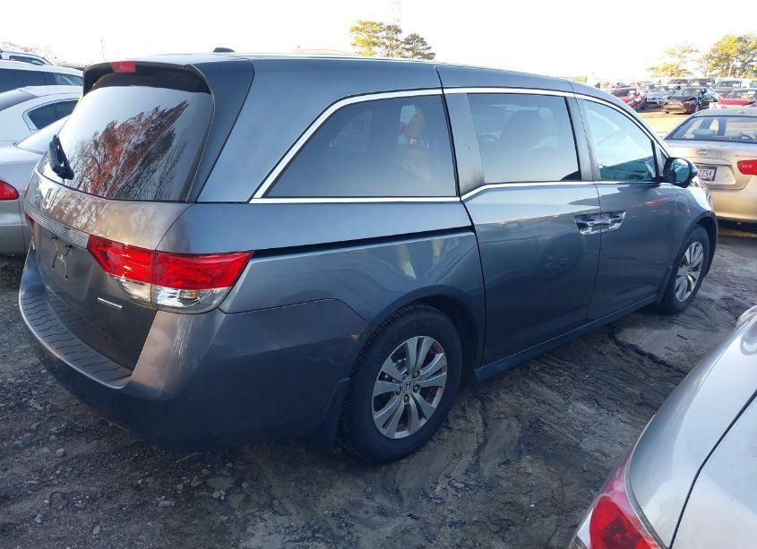 Photo 4 of 2016 Honda Odyssey SE (VIN 5FNRL5H32GB040960)