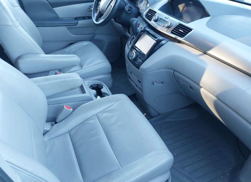 Photo 5 of 2016 Honda Odyssey SE (VIN 5FNRL5H32GB040960)