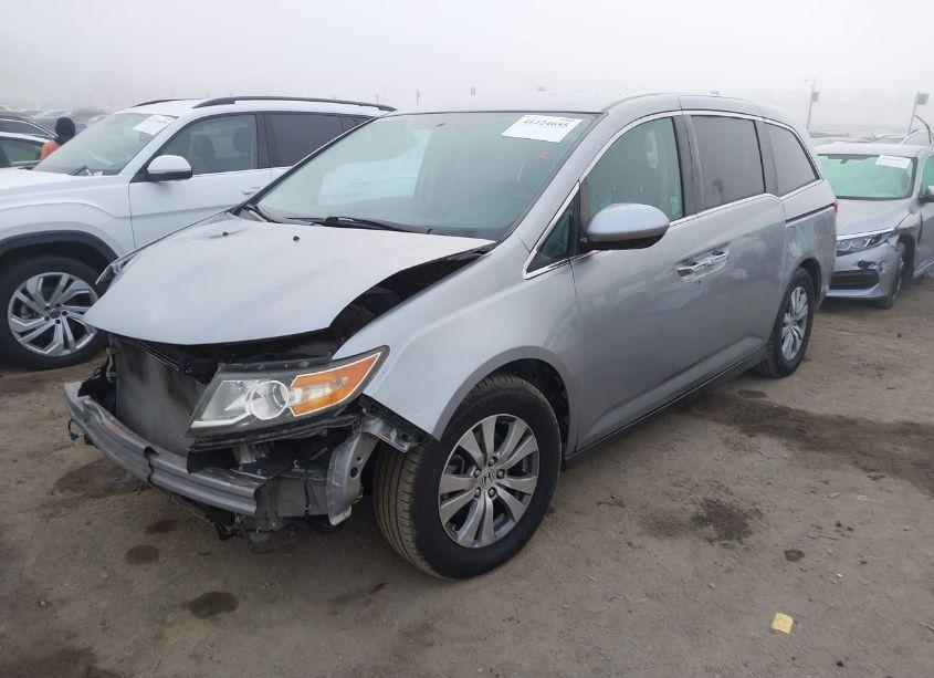 Photo 2 of 2016 Honda Odyssey SE (VIN 5FNRL5H32GB116855)