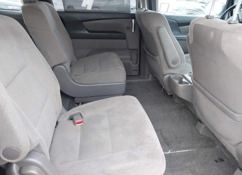 Photo 8 of 2016 Honda Odyssey SE (VIN 5FNRL5H32GB116855)