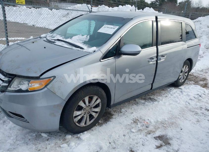 Photo 2 of 2016 Honda Odyssey SE (VIN 5FNRL5H33GB007630)