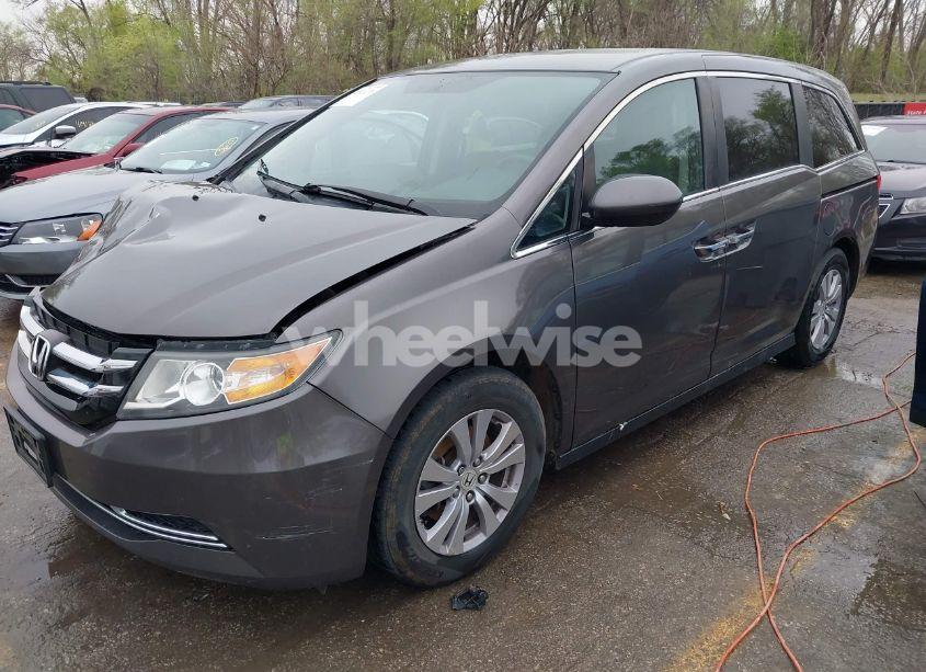 Photo 2 of 2016 Honda Odyssey SE (VIN 5FNRL5H33GB021222)