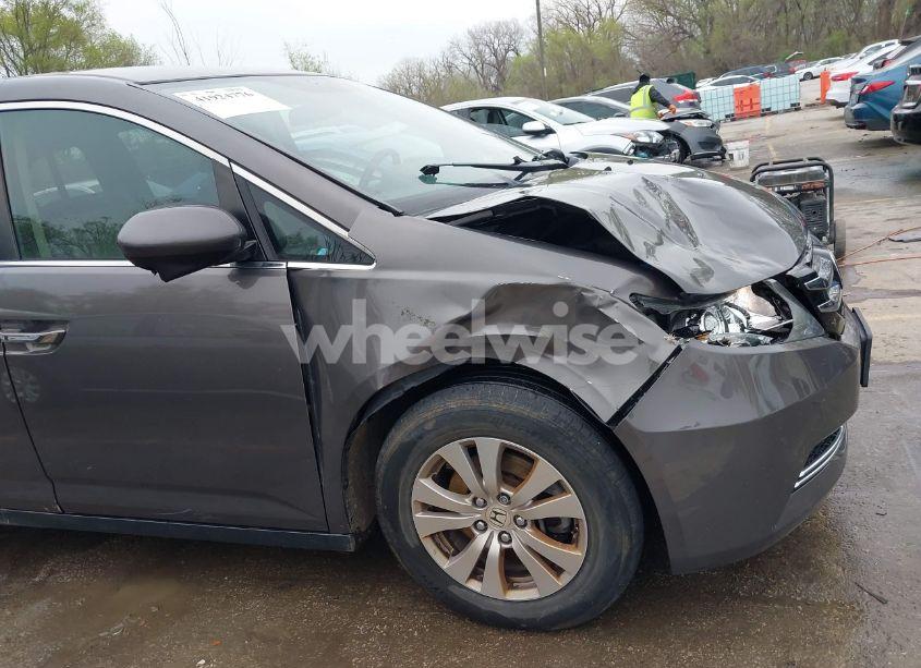 Photo 6 of 2016 Honda Odyssey SE (VIN 5FNRL5H33GB021222)