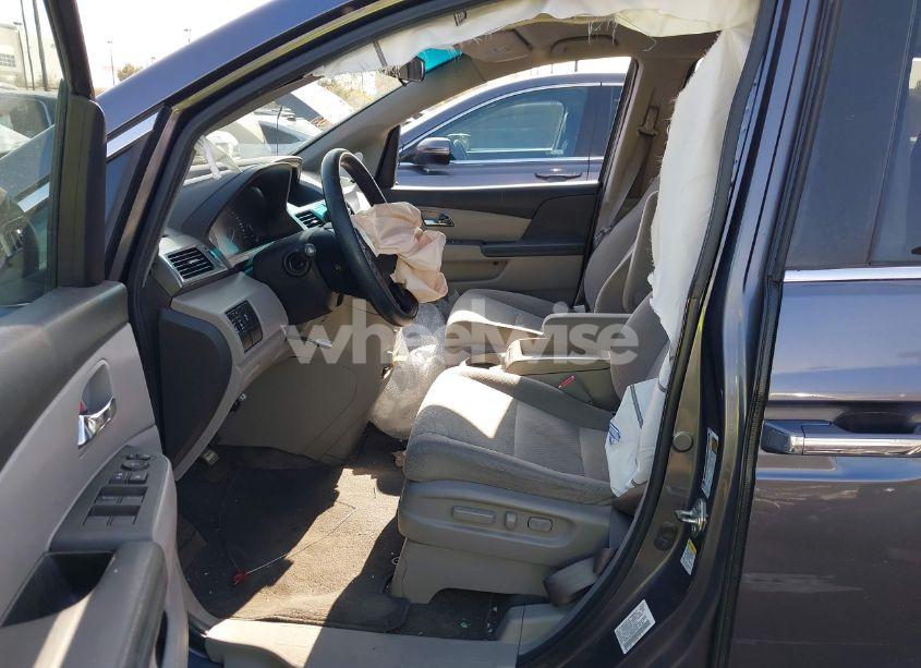 Photo 5 of 2016 Honda Odyssey SE (VIN 5FNRL5H33GB034259)