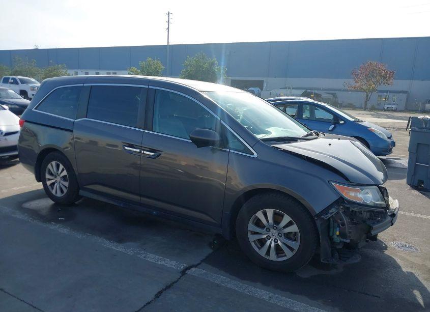 2016 Honda Odyssey SE (VIN 5FNRL5H33GB040157) main photo