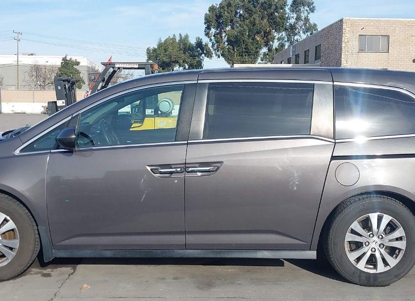Photo 15 of 2016 Honda Odyssey SE (VIN 5FNRL5H33GB040157)