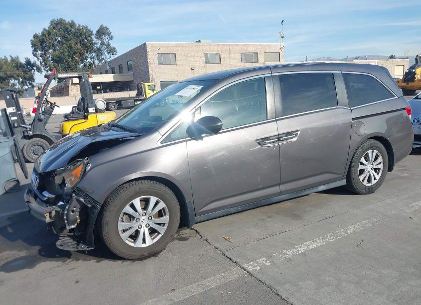 Photo 2 of 2016 Honda Odyssey SE (VIN 5FNRL5H33GB040157)