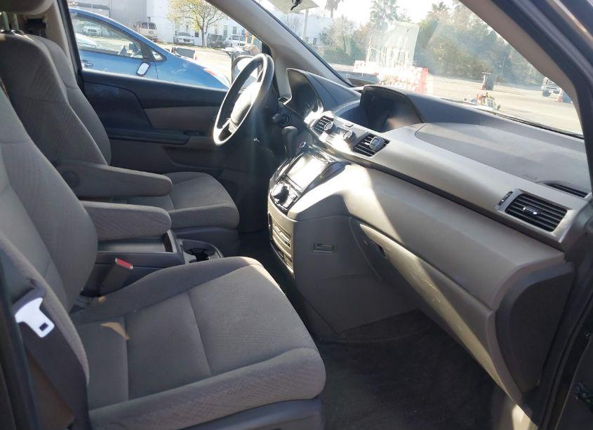 Photo 5 of 2016 Honda Odyssey SE (VIN 5FNRL5H33GB040157)