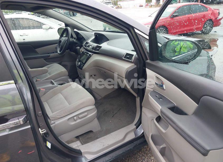 Photo 5 of 2016 Honda Odyssey SE (VIN 5FNRL5H33GB158645)