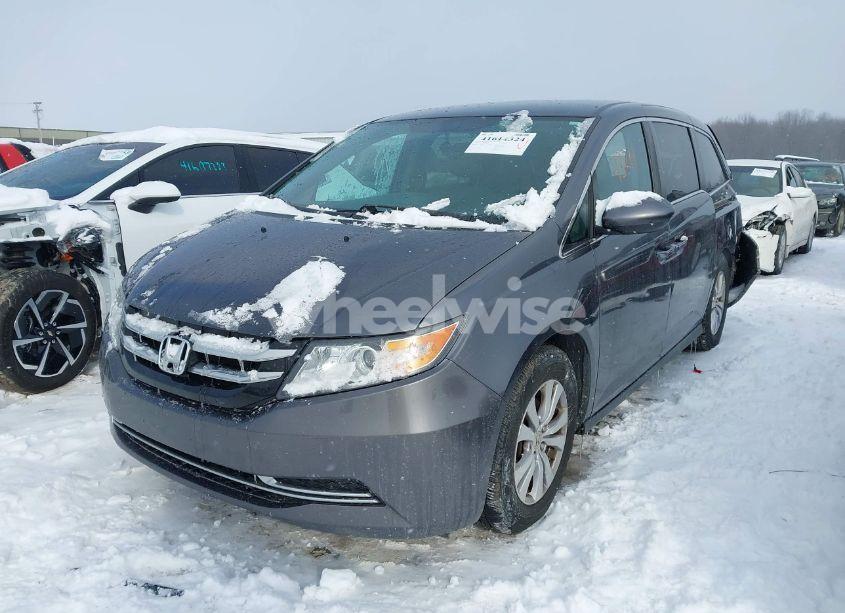 Photo 2 of 2016 Honda Odyssey SE (VIN 5FNRL5H33GB159780)