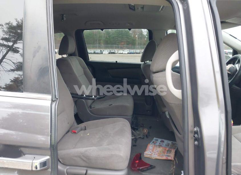 Photo 8 of 2016 Honda Odyssey SE (VIN 5FNRL5H34GB012139)