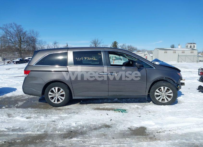 Photo 14 of 2016 Honda Odyssey SE (VIN 5FNRL5H34GB031855)
