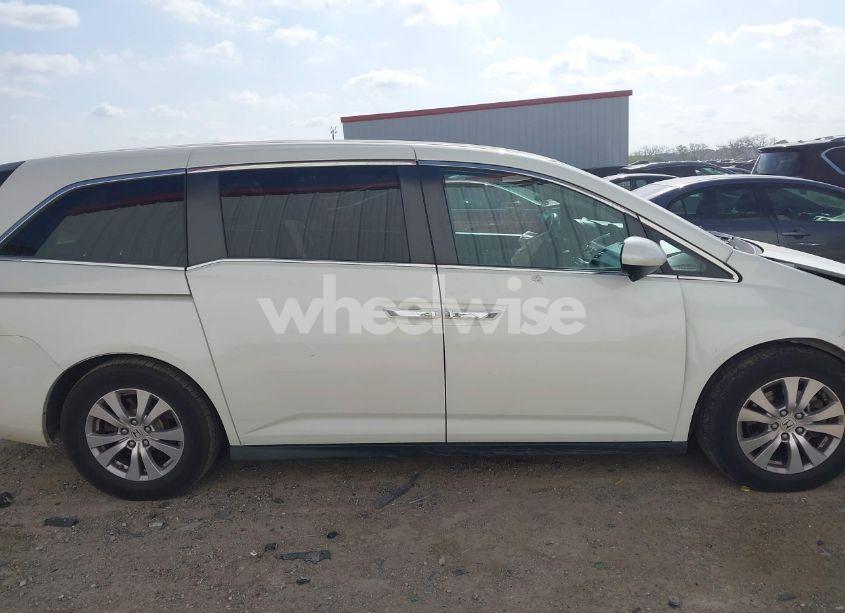 Photo 13 of 2016 Honda Odyssey SE (VIN 5FNRL5H34GB149629)
