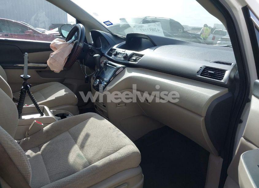 Photo 5 of 2016 Honda Odyssey SE (VIN 5FNRL5H34GB149629)