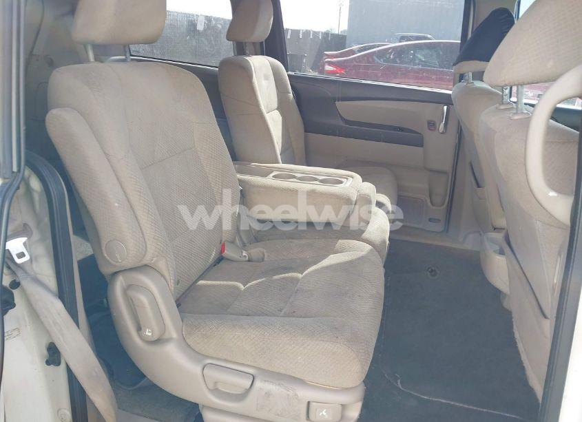 Photo 8 of 2016 Honda Odyssey SE (VIN 5FNRL5H34GB149629)